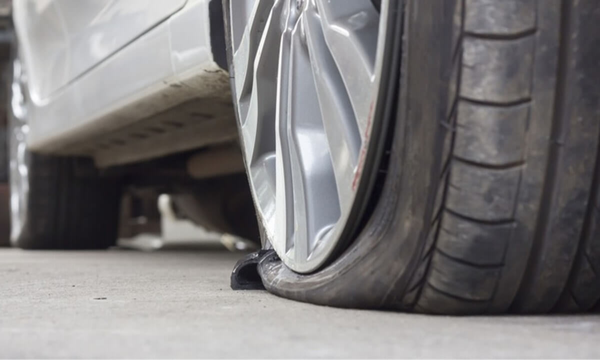 pneu crevé voiture sans permis